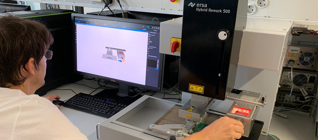 Installation of the HR 500 in the microcomputer technology laboratory at the TH Aschaffenburg