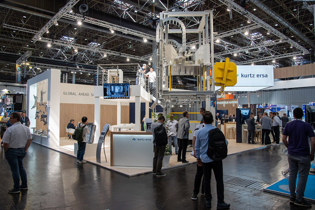 Center of the booth and the Kurtz answer to the GIGA casting trend: the Kurtz low pressure casting machine with more clamping area, multiple riser system, large furnace capacity and high closing and opening forces