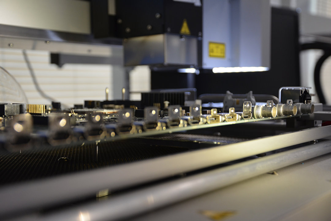 Changing the HDMI connector on an electronic board of a Midra 4K product operating with a temperature rise that meets the most demanding criteria for quality and reliability Changing the HDMI connector on an electronic board of a Midra 4K product operating with a temperature rise that meets the most demanding criteria for quality and reliability