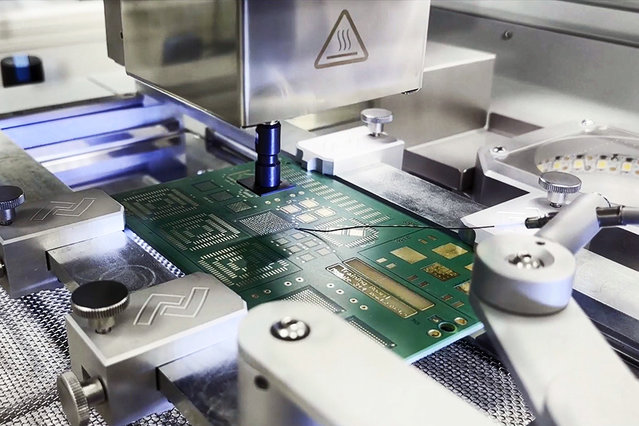 With gentle IR or hybrid heating, precise temperature control and a placement quality better than +/- 50 µm, a range of components from 1 x 1 mm to 60 x 60 mm can be desoldered, placed and soldered automatically