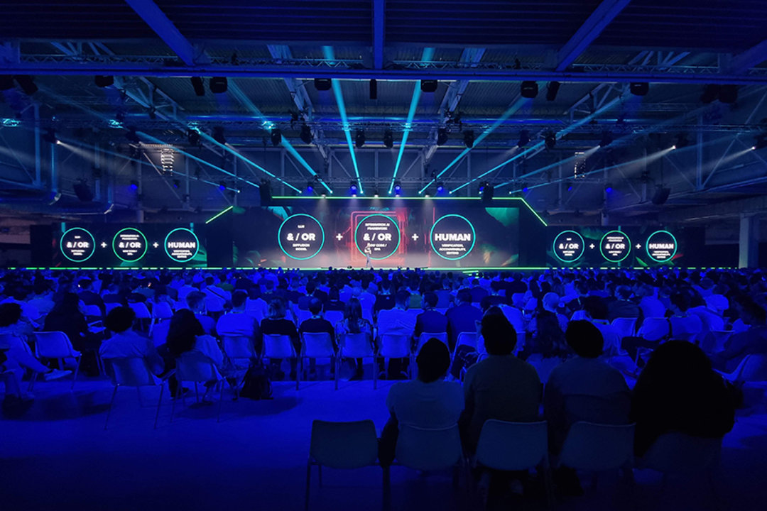 Analog Way develops modular and scalable multi-screen presentation systems and video wall processors for the highest demands Analog Way develops modular and scalable multi-screen presentation systems and video wall processors for the highest demands