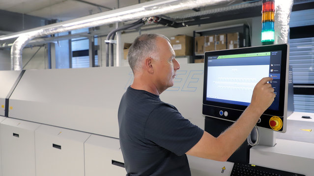 Gerhard Sattler from TELE programming the HOTFLOW THREE