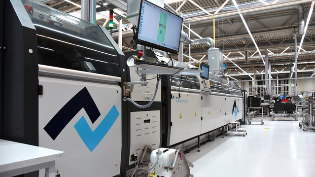 Ersa POWERFLOW ULTRA wave soldering system with the POWERFLUX selective fluxer in front Ersa POWERFLOW ULTRA wave soldering system with the POWERFLUX selective fluxer in front