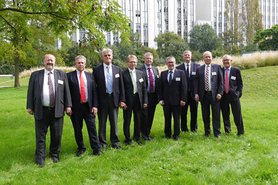 The Chairman of the new VDMA engineering association “Electronics, Micro and Nano Technologies“ (from left to right): Volker Pape (VISCOM AG), Dr. Stefan Rinck (Singulus Technologies AG), Prof. Dr. Wolfgang Schmutz (ACI AG), Dr. Reinhard Degen (Micromotio