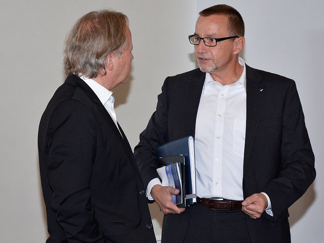 Ersa Tools Manager Hansjürgen Bolg discussing with Prof. Dr. Mödinger on 1 October, 2015 Ersa Tools Manager Hansjürgen Bolg discussing with Prof. Dr. Mödinger on 1 October, 2015