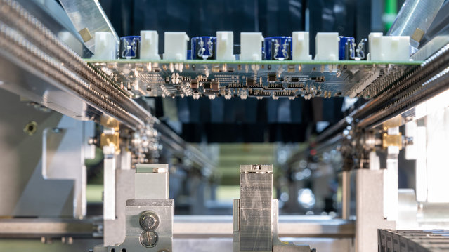 The VERSAFLOW ONE X enables fast, easy soldering program creation and delivers stable processes for perfect soldering results