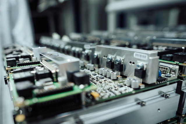 Electronics manufacturing at Eltroplan: anything is possible, from batch sizes of 1 to 300,000 Electronics manufacturing at Eltroplan: anything is possible, from batch sizes of 1 to 300,000