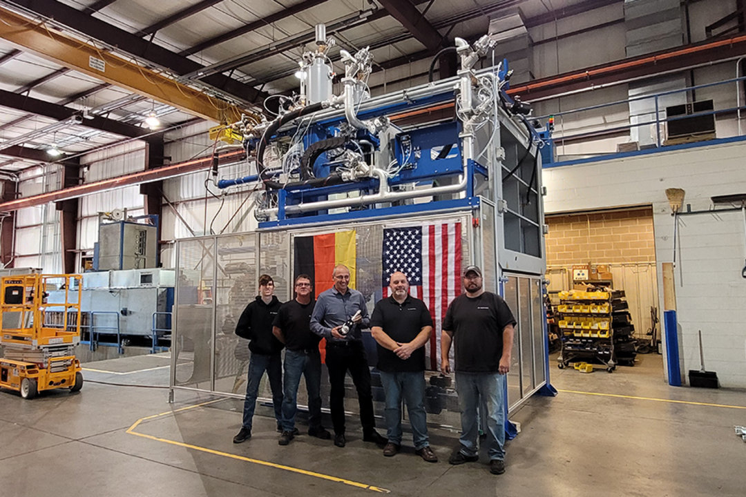 From left to right: Ben Wiebe, Eric Klemme, Albrecht Beck (President and COO of KEI), Michael Ritterling and Tyler Atkinson in front of their first A-LINE L assembled in the USA From left to right: Ben Wiebe, Eric Klemme, Albrecht Beck (President and COO of KEI), Michael Ritterling and Tyler Atkinson in front of their first A-LINE L assembled in the USA