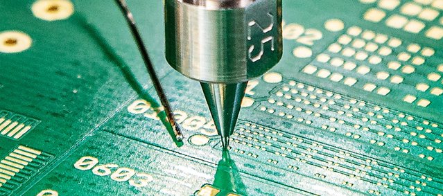 Placement of a 01005 chip with the Ersa Hybrid Rework System HR 600/3P