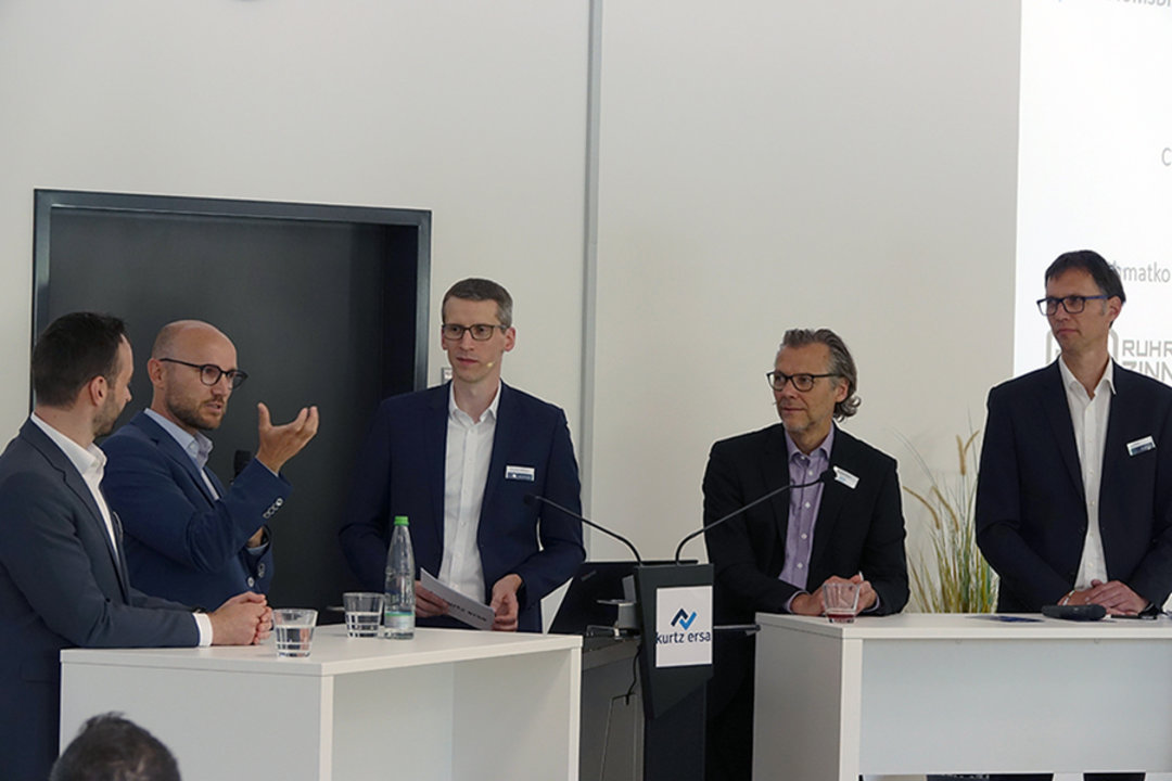 Panel discussion at the Technology Forum on the topic of "Sustainable electronics production"