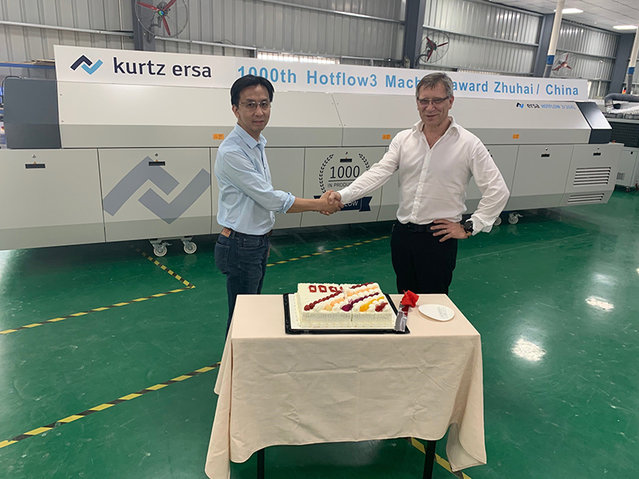 Sam Ho, Plant Manager of Kurtz Zhuhai Manufacturing (left), with Bernd Schenker, Managing Director Kurtz Ersa Asia Limited 