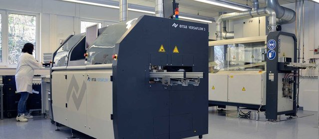 Ideally equipped for the highest possible throughput with two pots: Ersa VERSAFLOW 3/45 in HUND production