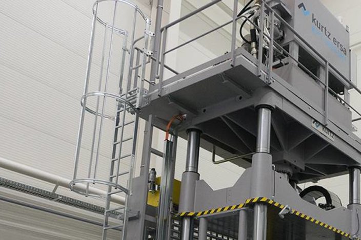 Even faster: Kurtz KPS 2000/25-12 SKT deburring press!