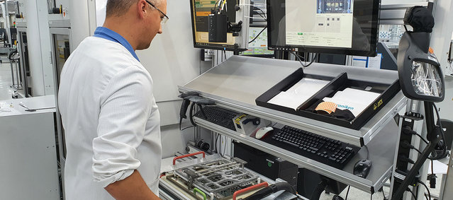 Placement workstation with VERSAGUIDE