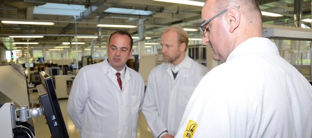 Production Manager Radoslav Usorac (foreground) with Managing Director Alexander Sorg (center) and Ersa Area Sales Manager Radek Lauer at the new HOTFLOW 3/20 reflow system