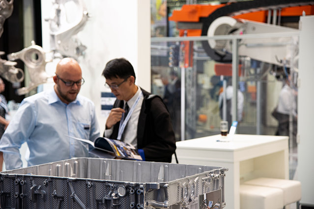 Battery housing vs. engine block: Lightweight construction and e-mobility were the main themes at the Kurtz booth Battery housing vs. engine block: Lightweight construction and e-mobility were the main themes at the Kurtz booth