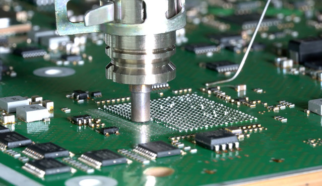 Non-contact extraction of solder on a circuit board with the Ersa Auto Scavenger SC 600 Non-contact extraction of solder on a circuit board with the Ersa Auto Scavenger SC 600