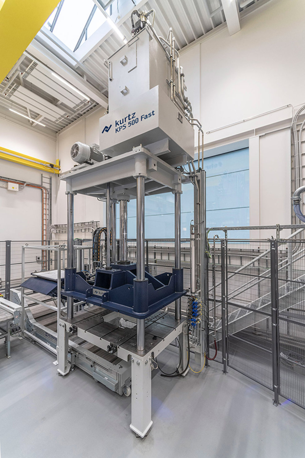 Die-casting application centre in Uzwil, at the top the Carat 105 cell, on the right the Kurtz press Die-casting application centre in Uzwil, at the top the Carat 105 cell, on the right the Kurtz press