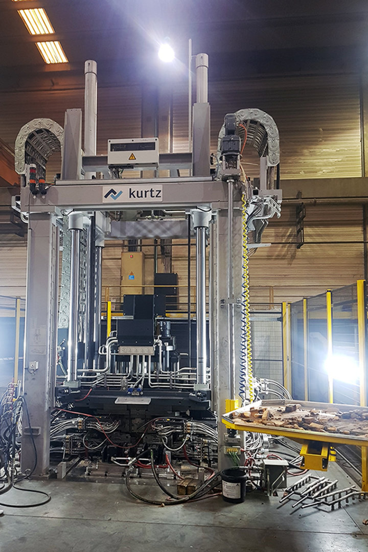 Cylinder head casting with two cavities by Kurtz low-pressure casting. 