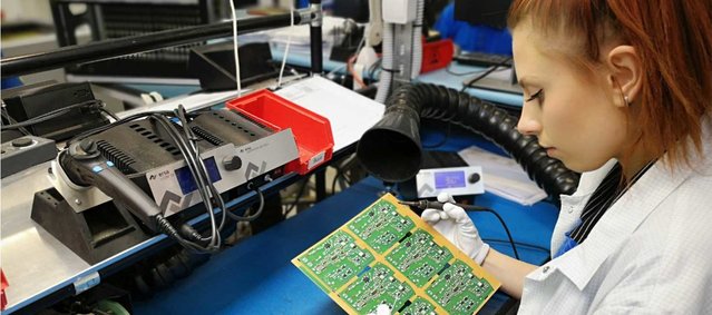 A sample hand soldering workplace with i-CON 1V soldering station, used in touch-up and module repair