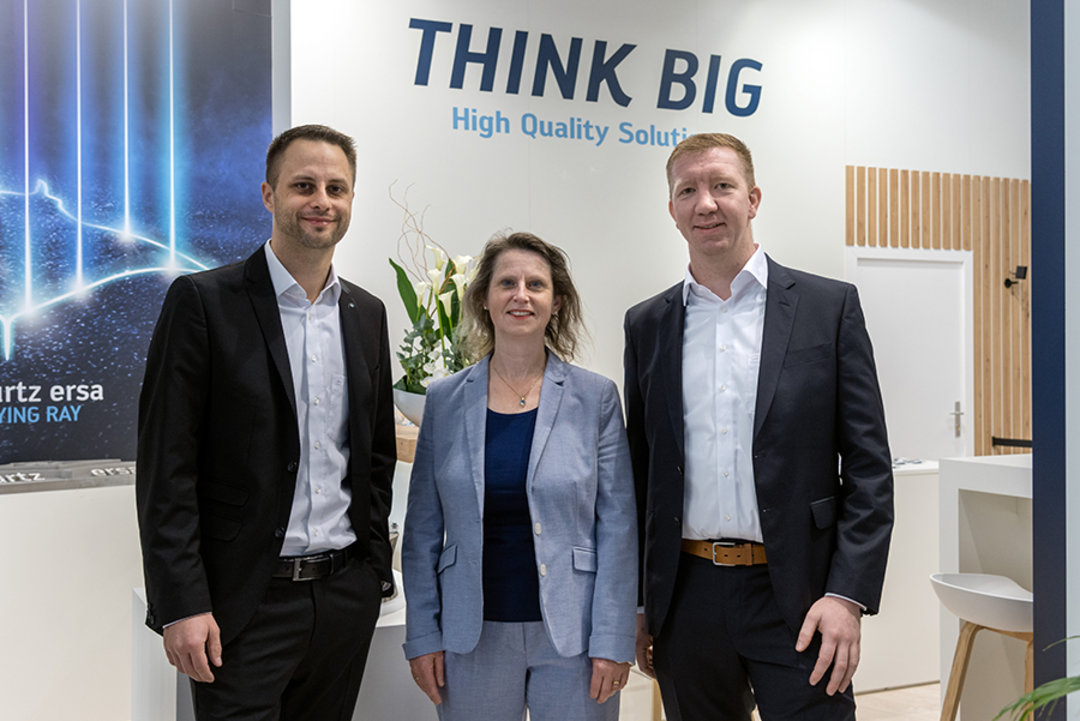 The new AM Managing Director Dr.-Ing. Astrid Rota with some of the stand personnel at Formnext