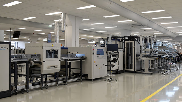 The POWERFLOW PRO wave soldering system expanded with automated placement stations