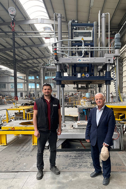 Assistant Production Manager Kenan Pulat with Managing Director Ahmet Altun in front of the new Kurtz LPDC machine.