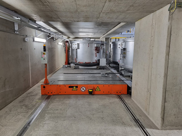 Furnace shuttle