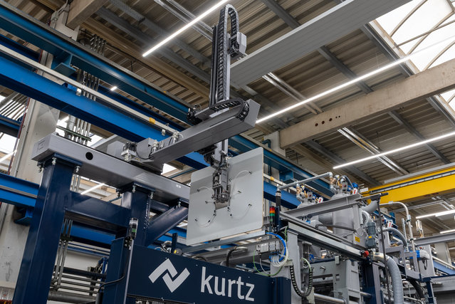 Handling with Kurtz Demolding and Stacking Systems