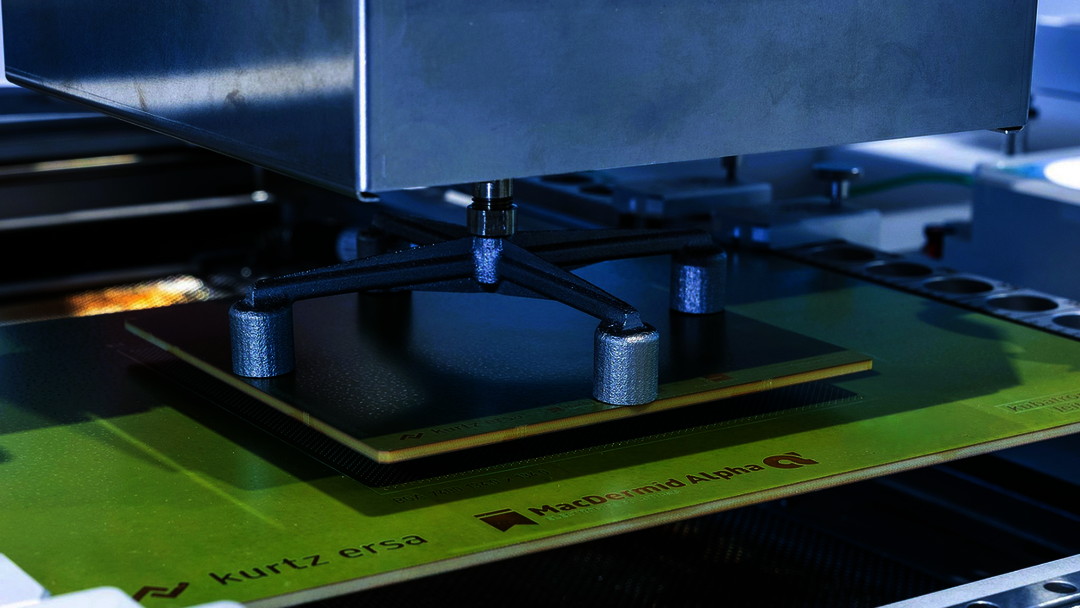 Removal of a BGA component with an edge length of 134 mm using a 3D-printed gripper with four suction cups Removal of a BGA component with an edge length of 134 mm using a 3D-printed gripper with four suction cups
