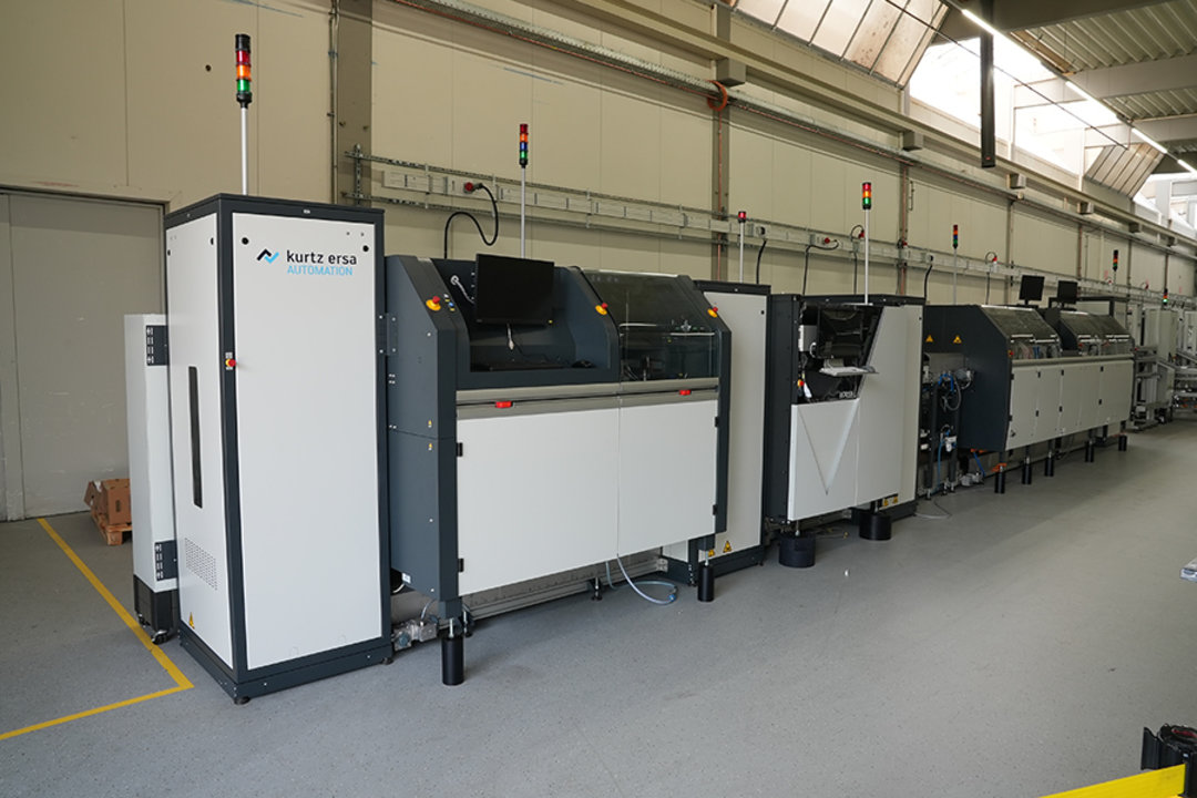 Complete system consisting of brushing station, X-ray station and soldering system Complete system consisting of brushing station, X-ray station and soldering system