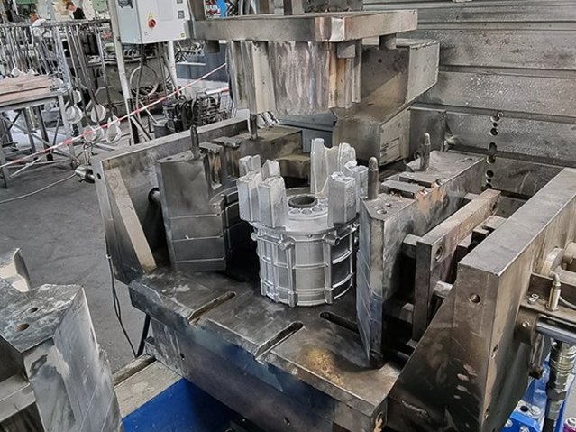 View of the mold area of the Kurtz tilting casting machine with housing of an electric inboard motorboat*