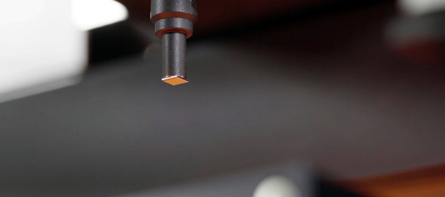 The HR 550 can process component sizes from 01005 to 70 x 70 mm