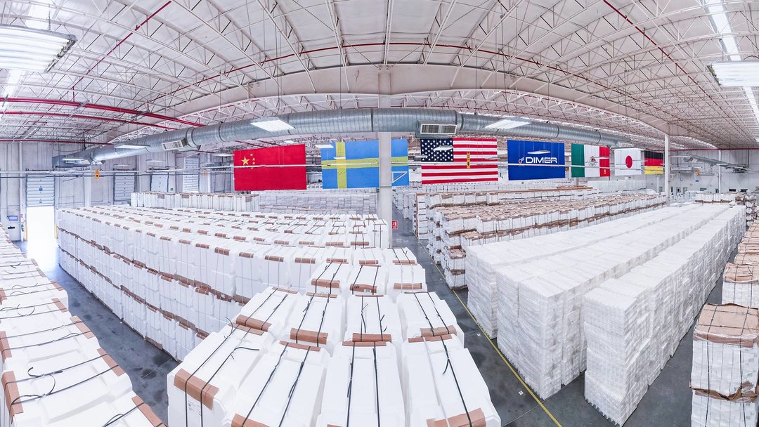 Warehouse and dispatch for punctual deliveries