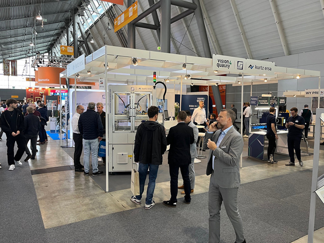 The dispensing system from SCHILLER AUTOMATION as the centerpiece of the trade fair stand in Stuttgart