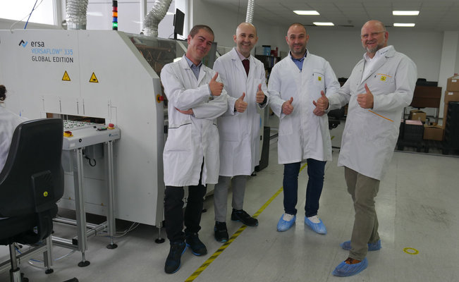 Process Manager Plamen Enchev (left) and COO Valentin Zhelyazkov, 2nd from left, here with Ersa Area Sales Manager Christian Ott (right) and Nikolay Momchilov (2nd from right), Managing Director ERSA-Bulgaria) are delighted with the smooth production of the VERSAFLOW 3/35, which doubled output at Phonotronica