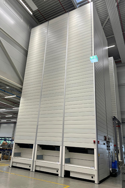 Kurtz Ersa central warehouse: The three new storage lifts shortly before commissioning