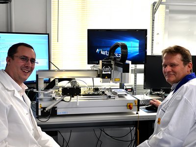 Analog-Way CEO Eric Delmas (left) and Louis Roederer are delighted with the new HR 600/2 rework system, which can now process components from 1 x 1 mm up to 60 x 60 mm without the need for additional accessories