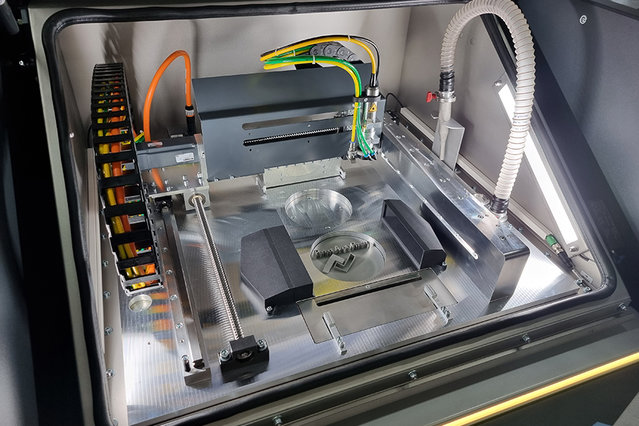 View into the interior: Alpha 140 with integrated powder extraction system