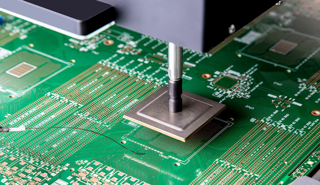Ersa Rework: Precise component placement of chip components up to BGAs with an edge length of approx. 100 mm Precise component placement of chip components up to BGAs with an edge length of approx. 100 mm