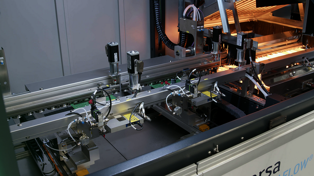 VERSAFLEX 2.0 - fully parallel, independent processing of two PCBs in one module VERSAFLEX 2.0 - fully parallel, independent processing of two PCBs in one module