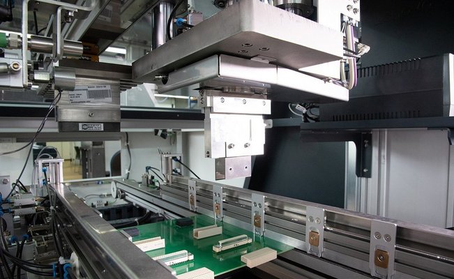 Einpresstechnik: Obere Presseinheit der Ersa VERSAFIT
