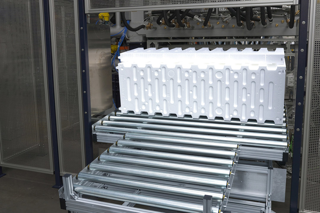 The world´s largest CoreLess molded part
