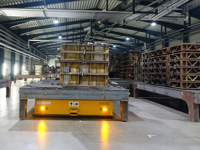 Automatic transport logistics with unmanned floor conveyors at Kurtz Ersa Automatic transport logistics with unmanned floor conveyors at Kurtz Ersa