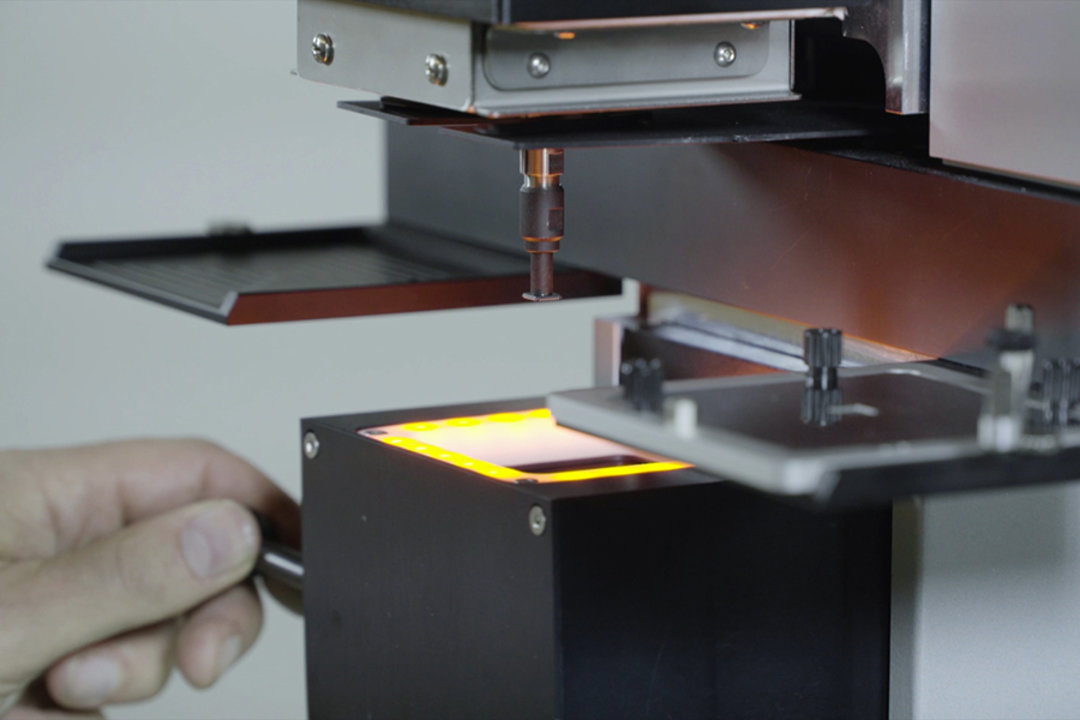 Highly precise: component pickup and placement