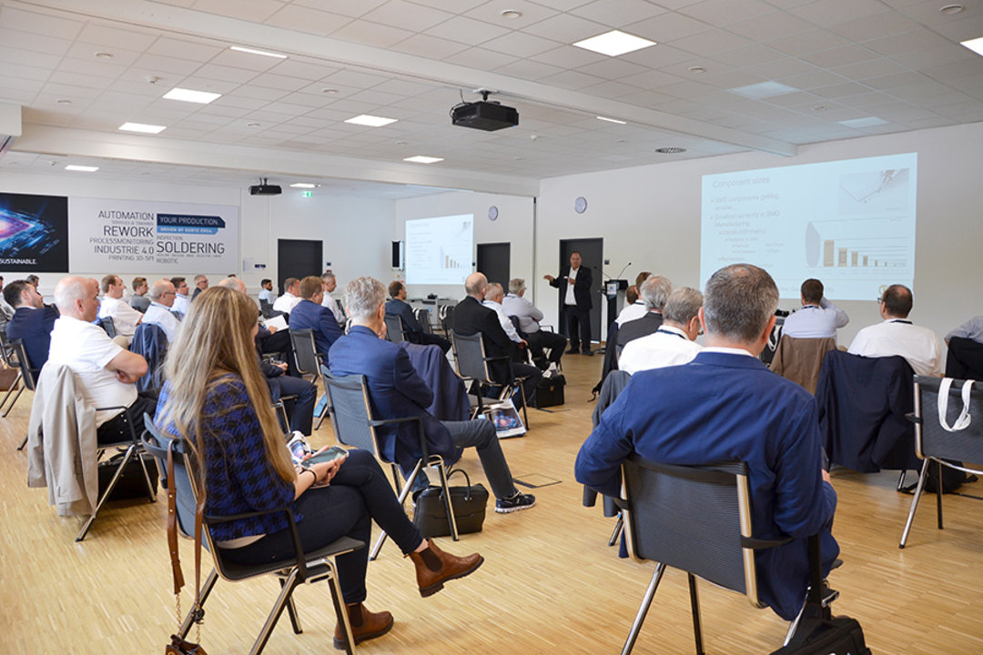 Michael Zahn from Christian Koenen GmbH during his presentation on high-precision stencil printing