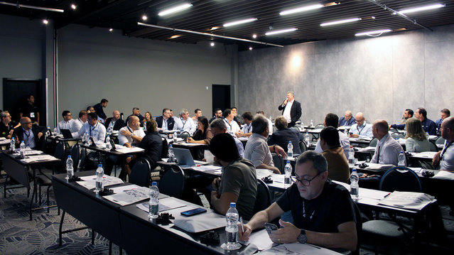 Active exchange among experts at the Brazil seminar Active exchange among experts at the Brazil seminar