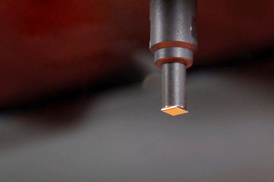 The HR 550 enables processing of component sizes from 01005 to 70 x 70 mm