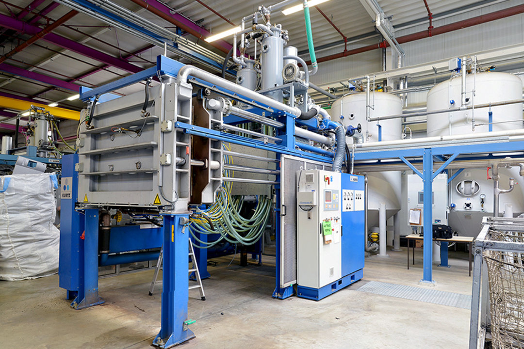 One of thirty Kurtz Moulding Machines in use at Schaumaplast GmbH & Co. KG One of thirty Kurtz Moulding Machines in use at Schaumaplast GmbH & Co. KG