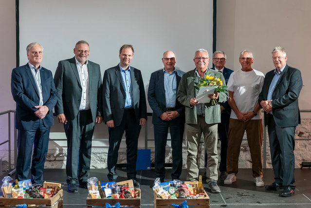 45 Years of Kurtz Ersa (from left to right): Hubert Baren, Thomas Mühleck, Dr. Michael Fischer, Andrea Carta, Martin Zöller, Rainer Krauss, Joachim Kraft, Rainer Kurtz